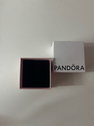 Caja y bolsa Pandora