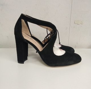 Zapatos tacón Gloria Ortiz negros