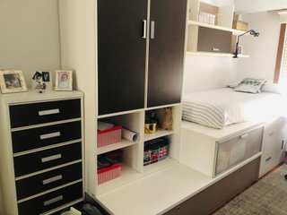Dormitorio modular con 2 camas,escritorio, armario