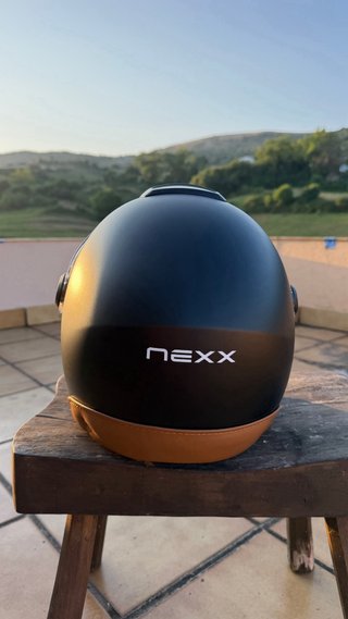 Casco Nexx Negro con Visera Marrón