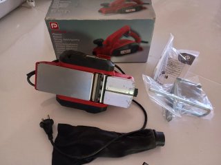 Cepillo Eléctrico PHP650C con Accesorios