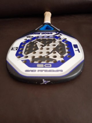 Raqueta y escarpines beach tennis