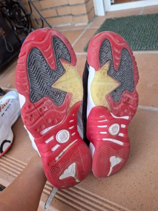 Zapatillas Baloncesto Jordan Blancas y Rojas