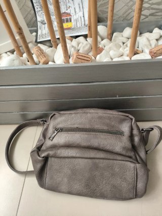 Bolso gris piel con perlas