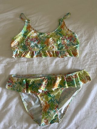 Bikini de Zara de niña Volantes estampado tropical