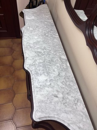 Aparador madera y mármol con espejo