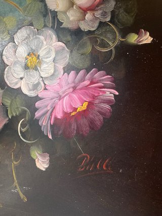 Pintura grande de flores en marco dorado