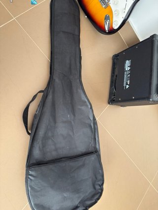 Guitarra Eléctrica Rocktile + Amplificador