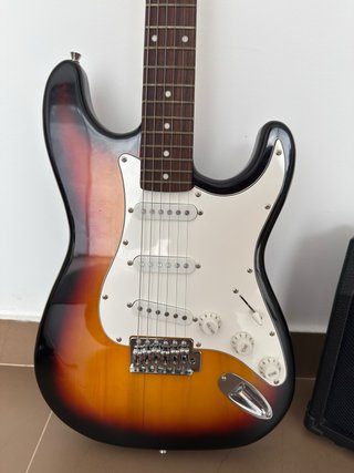 Guitarra Eléctrica Rocktile + Amplificador