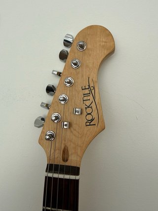 Guitarra Eléctrica Rocktile + Amplificador