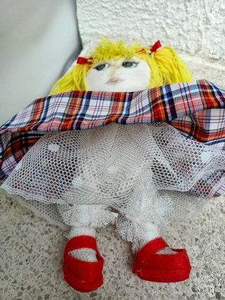 Muñeca de tela artesana 27 cm altura