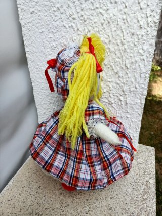 Muñeca de tela artesana 27 cm altura