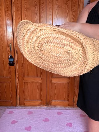 Bolso de paja con asas de cuero