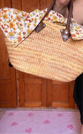 Bolso de paja con asas de cuero