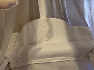 Minicuna blanca con dosel
