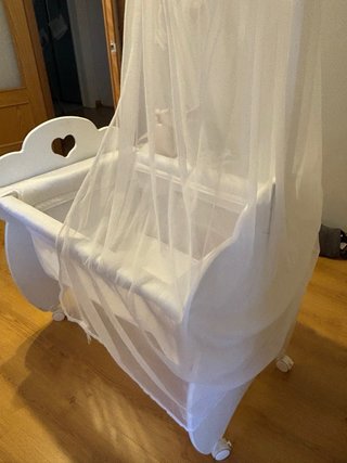 Minicuna blanca con dosel