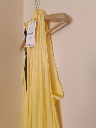 Vestido midi halter amarillo lazo Zara talla M