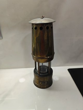 Lámpara de minero antigua