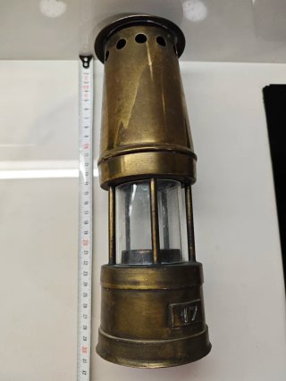 Lámpara de minero antigua