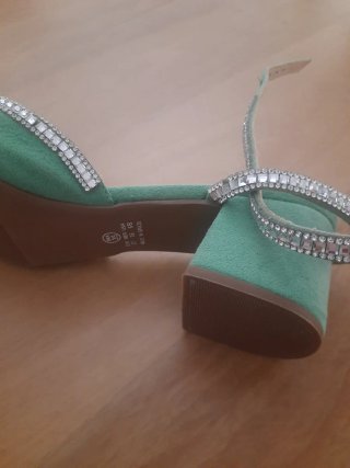 Zapatos de vestir verdes con tacón bajo