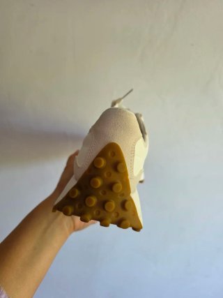 Zapatillas New Balance 327 Beige/Blanco