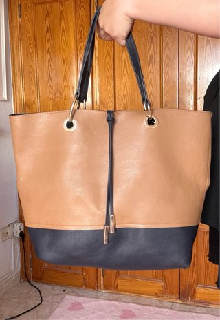 Bolso tote marrón y negro