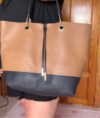 Bolso tote marrón y negro