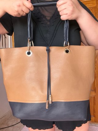Bolso tote marrón y negro
