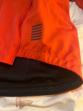 Chaqueta cortavientos roja