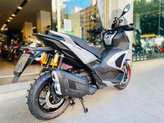 Aprilia SR GT 400