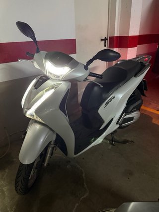 Honda SH 125 Scooter Blanca