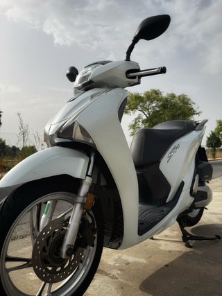 Honda SH 125 Scooter Blanca