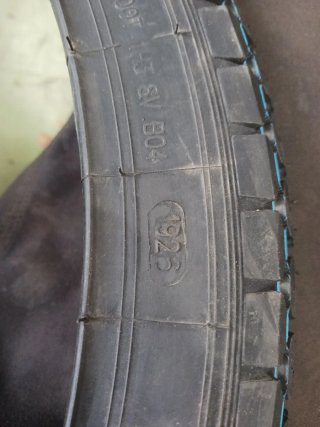 2 ¼ R18 42J MITAS