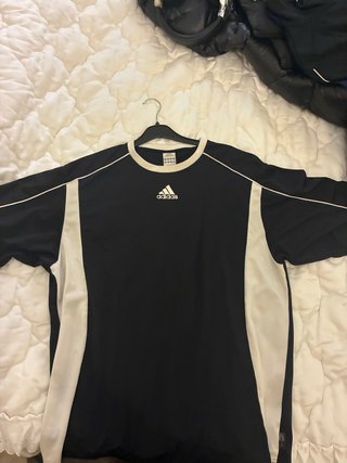 Camiseta Adidas Negra y Blanca