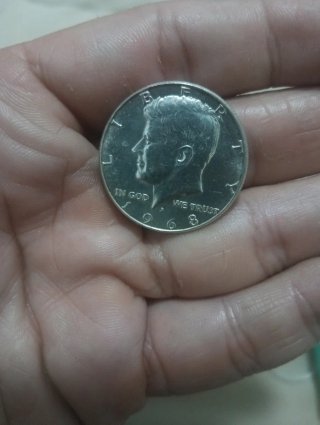 2 Llaveros con contraste y moneda de plata