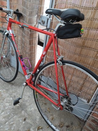 Bicicleta de carretera roja