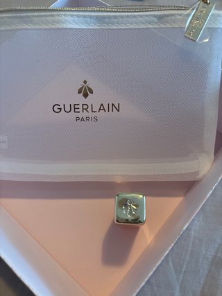 Neceser Guerlain Paris con lip gloss