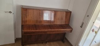 Piano de pared Cherny