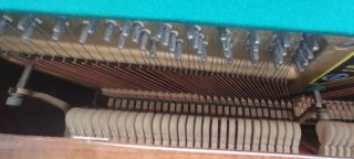 Piano de pared Cherny