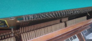 Piano de pared Cherny