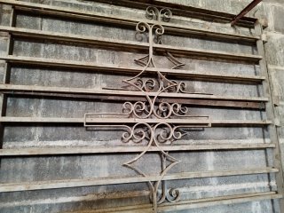 Valla de hierro forjado decorativa