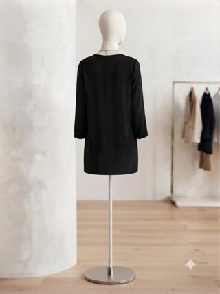 Maglia nera con nodo