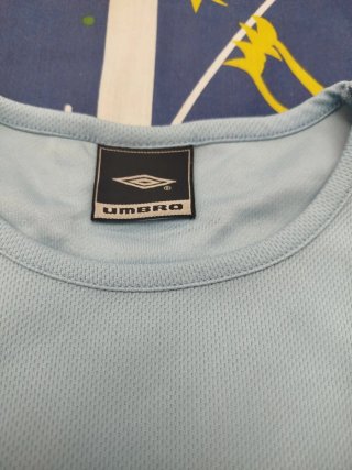 2 Camisetas sin mangas Umbro (azul y blanco)