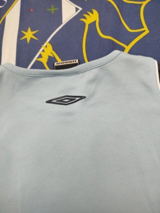 2 Camisetas sin mangas Umbro (azul y blanco)