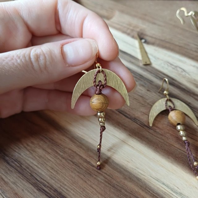 Pendientes bohemios luna dorada