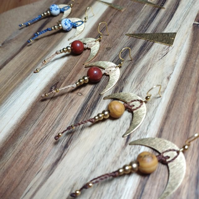 Pendientes bohemios luna dorada