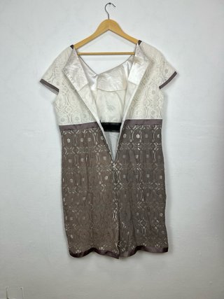 Vestido de encaje marrón y blanco talla 52