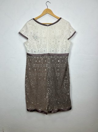 Vestido de encaje marrón y blanco talla 52
