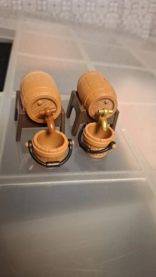 Playmobil Barriles con Cubos y Grifos
