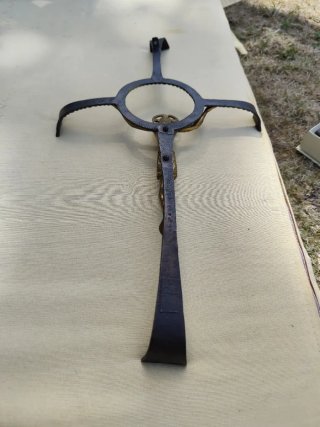 Crucifijo antiguo de metal